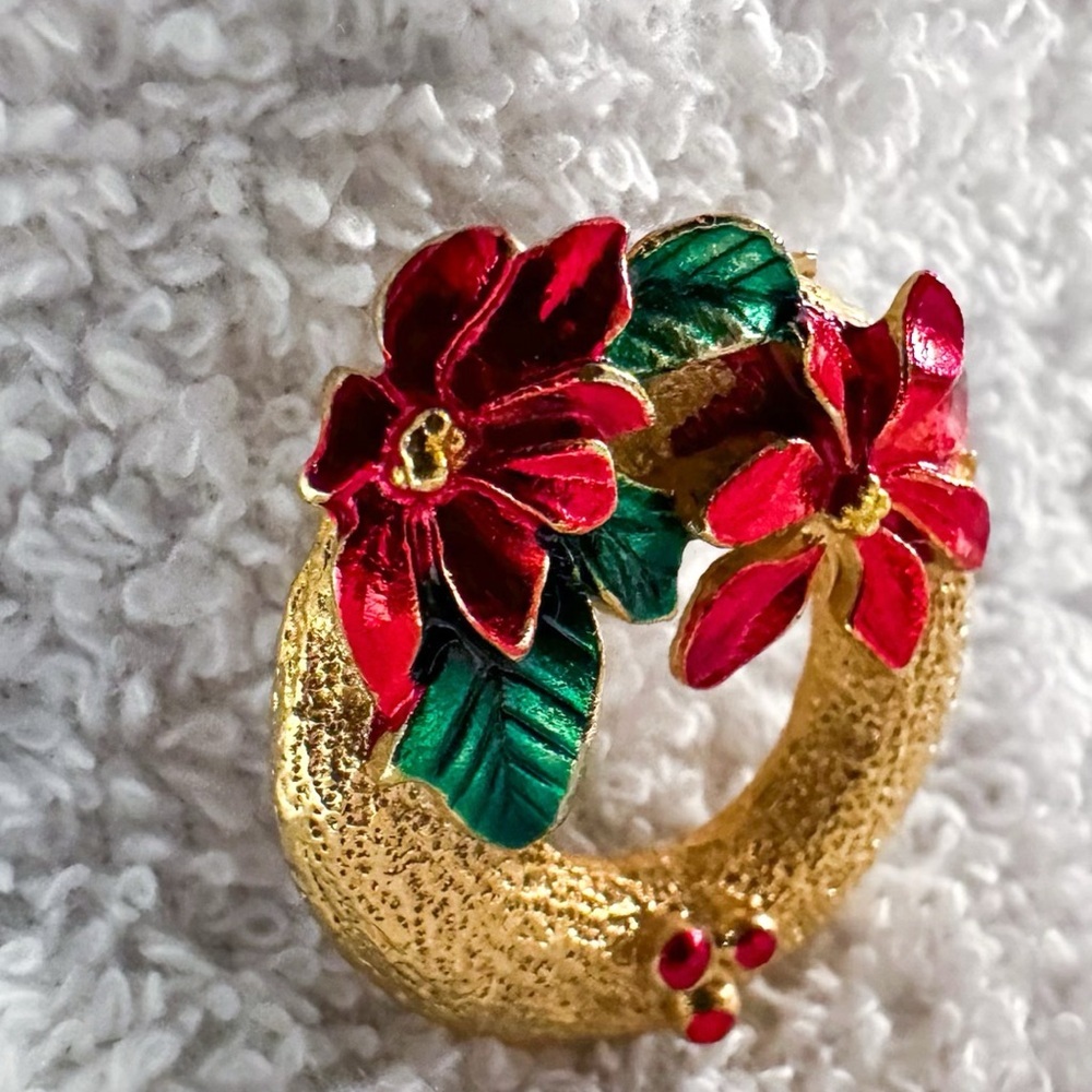 Vintage 1960s Holiday Wreath Brooch Christmas - Picture 2 of 4